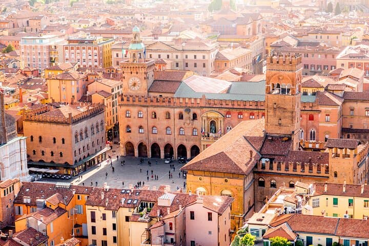 De Florencia a Bolonia Encanto medieval y delicia culinaria
