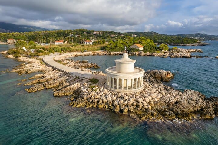 Explora Cefalonia: tour privado de día completo con un local