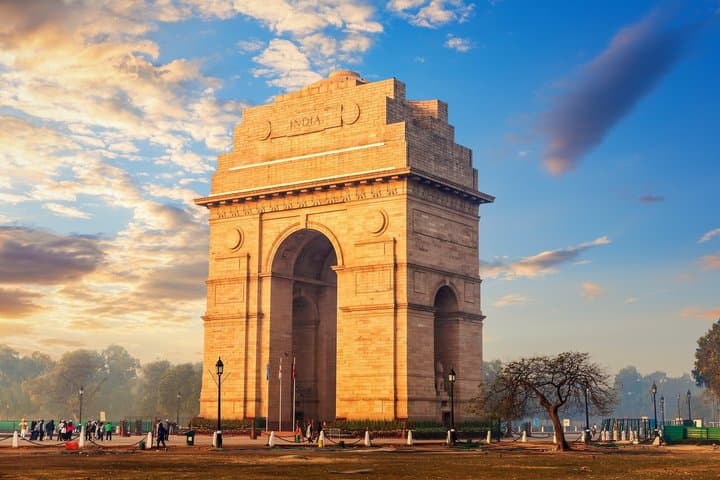 Private Tour of Old and New Delhi Jama Masjid India Gate Qutub Minar image 6