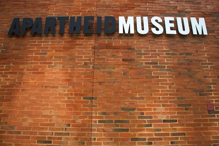 Visite privée d'une demi-journée de Soweto et du musée de l'apartheid image 2