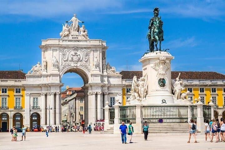 Private transfer from Lisbon to Algarve up to 4 stops
