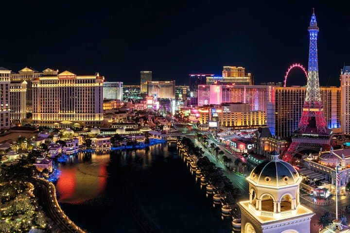 Passeio nocturno privado por el Strip y el centro de Las Vegas imagen 2