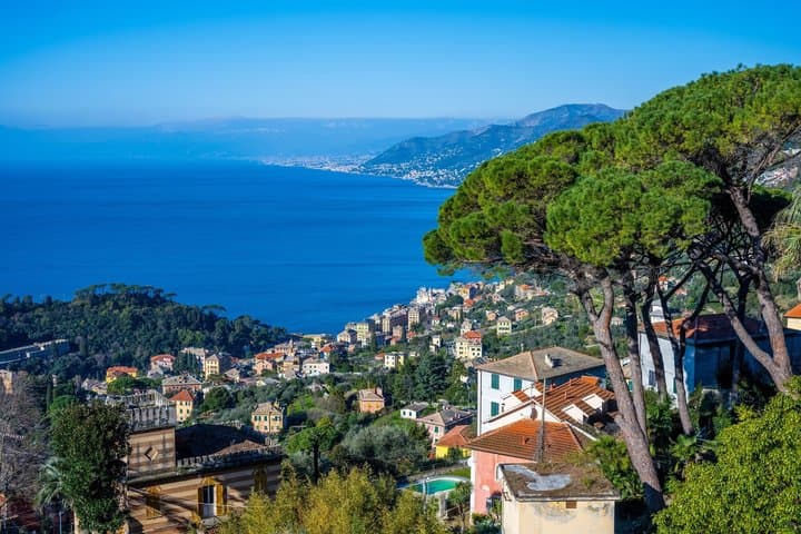 Excursion privée d'une journée à Gênes dans les villages de Camogli et Recco Riviera image 3