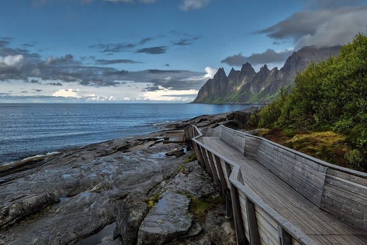 Excursion privée d'une journée dans les fjords arctiques et Sommaroy au départ de Tromso image 2