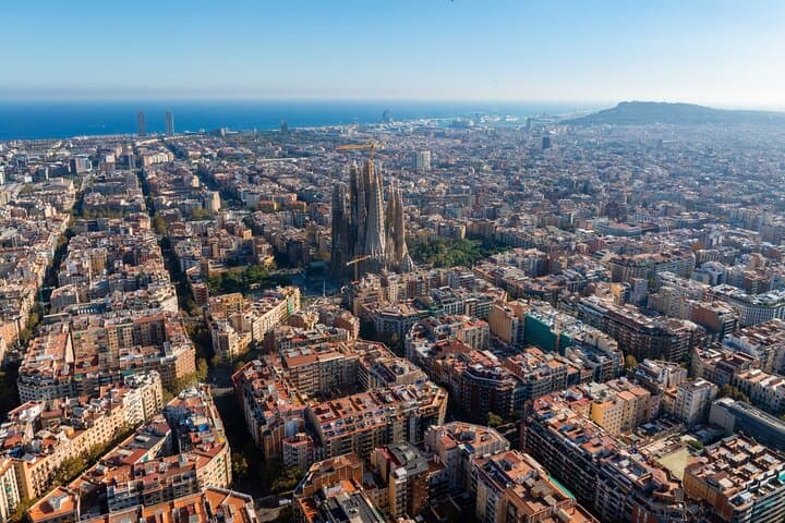 Private airport pickup and panoramic tour of Barcelona image 6