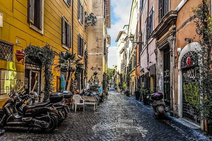 Visite privée des monuments historiques et des joyaux cachés de la ville de Rome image 2