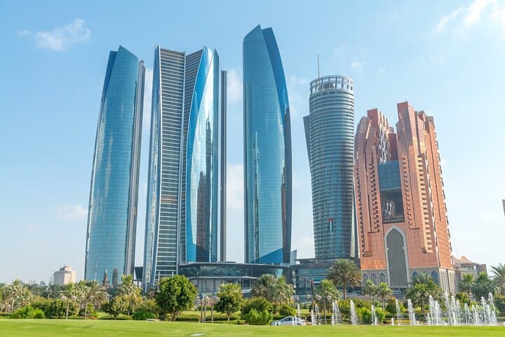 Dubai: Grand Mosque and Abu Dhabi Palace Private Day Trip image 6