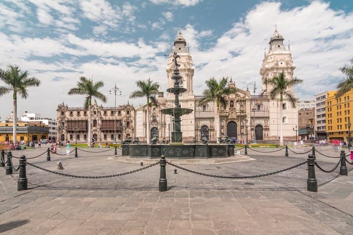 Visite privée de la place d'Armes de Lima et du monastère de San Francisco