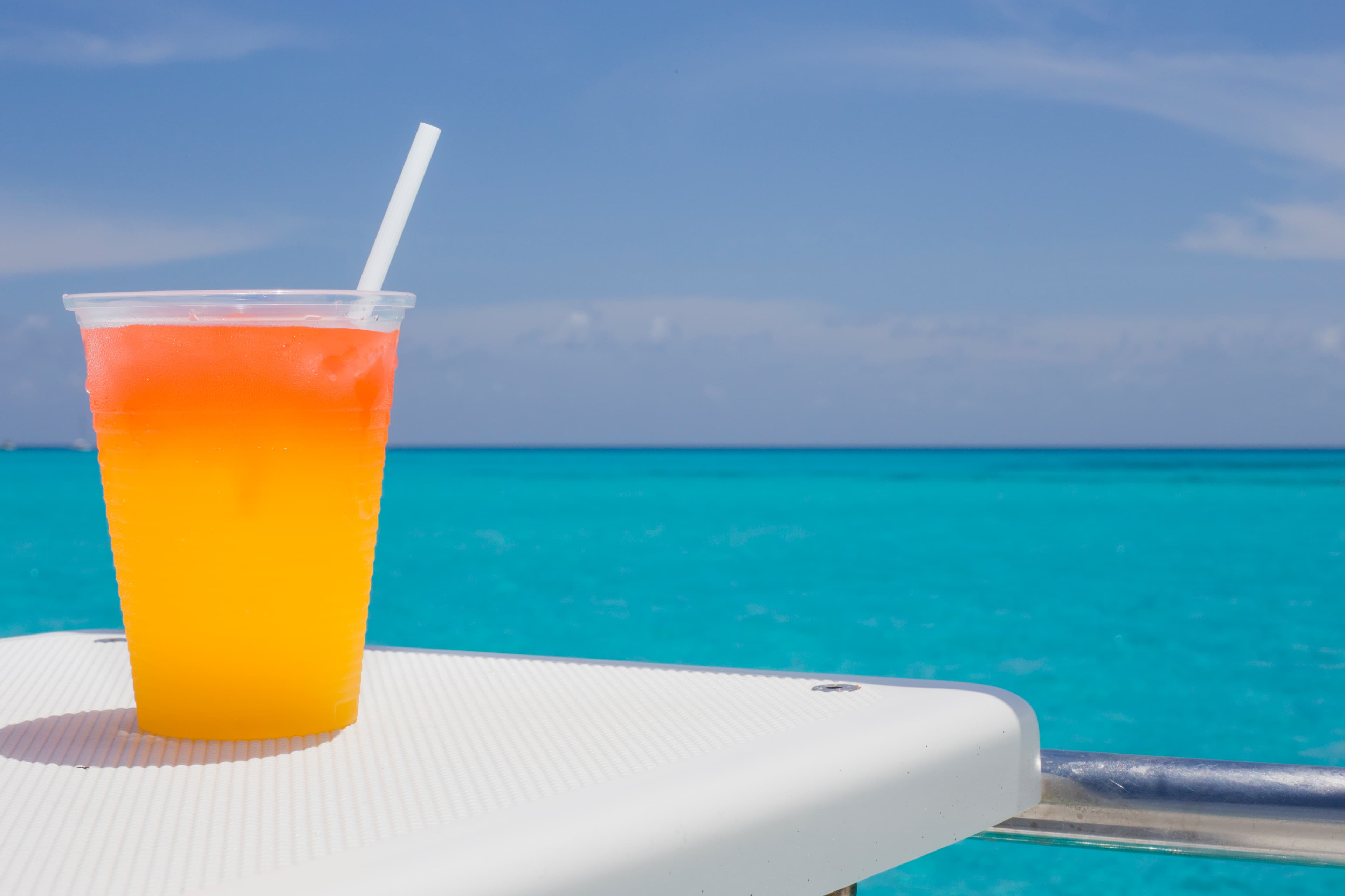 Isla Mujeres en catamarán con esnórquel y club de playa imagen 4
