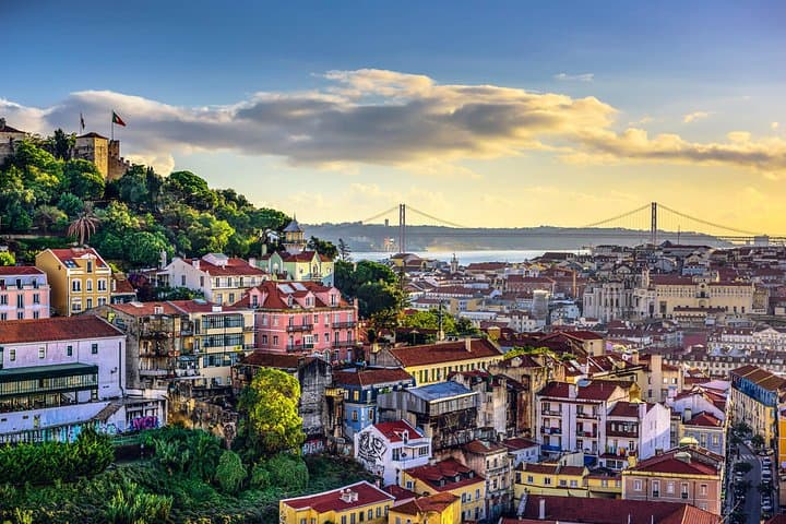 De Lisboa a Oporto hasta 4 paradas: Obidos, Nazare, Fátima y Aveiro imagen 1