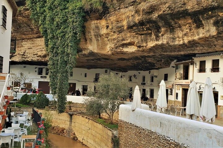 Excursión privada de un día a los pueblos blancos de Sevilla y Ronda imagen 5