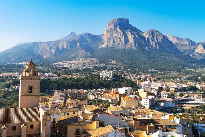 Alicante : visite privée des grottes de Guadalest, Polop et Canelobre image 2
