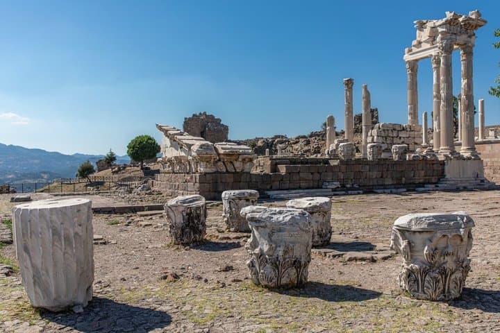 Visite privée de Pergame depuis l'acropole d'Izmir et Asklepion image 2
