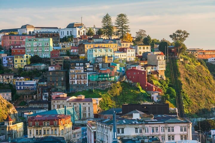 Tour Privado de Santiago a Valparaíso y Valle del Vino de Casablanca desde Airbnb Playa Turquesa Ocean Club foto 3