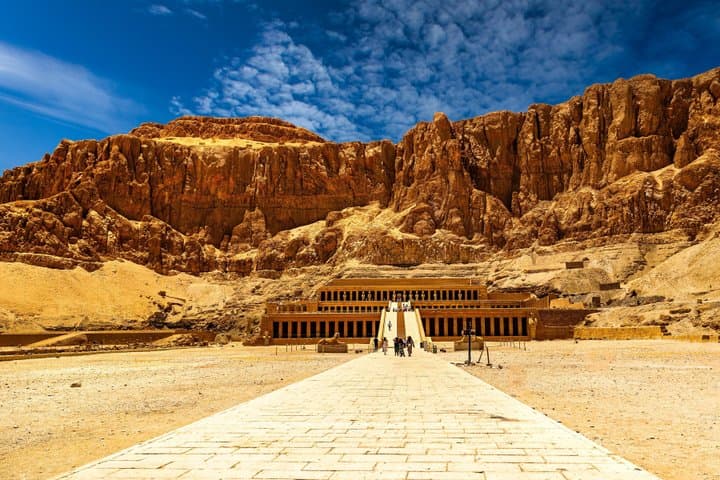 Excursión privada de un día a los lugares más destacados de la Ribera Oriental y Cisjordania de Luxor imagen 1