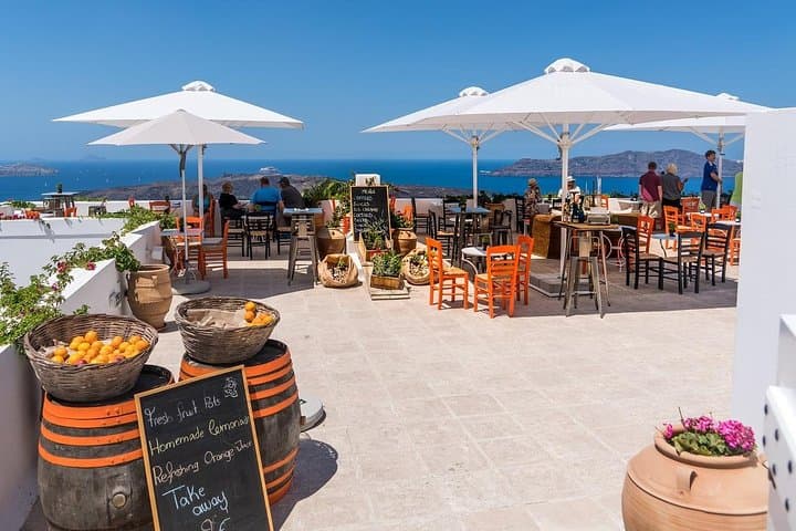 Visita turística privada de medio día en Santorini imagen 2