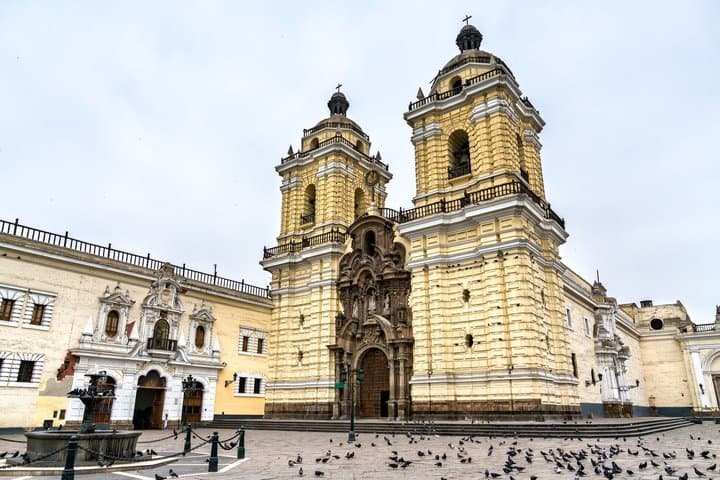 Visite privée de la place d'Armes de Lima et du monastère de San Francisco image 3