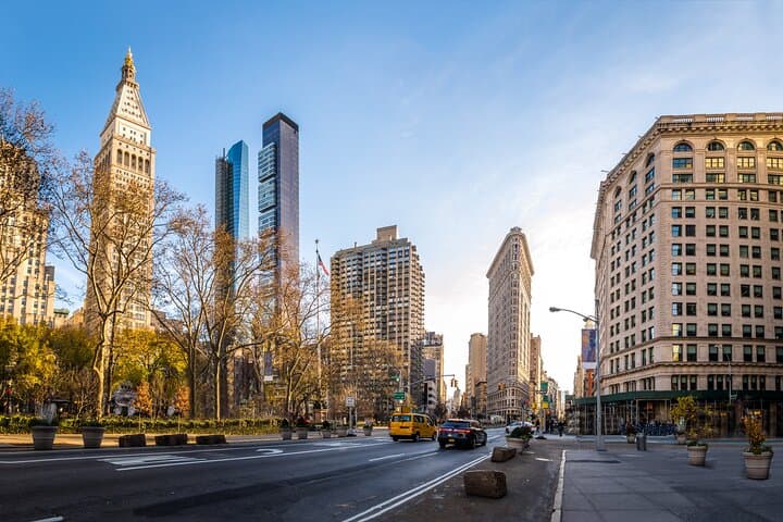 Explore famous Manhattan landmarks on a private tour image 1