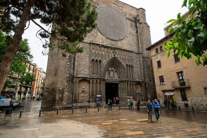 Private Airport Layover Tour of Barcelona Highlights image 3