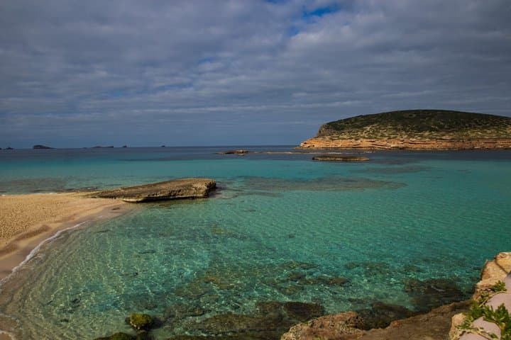 Tour privado por las playas de Ibiza en Cala Comte Cala Bassa y más imagen 4