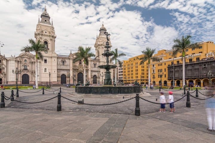 Visite privée de la place d'Armes de Lima et du monastère de San Francisco image 5