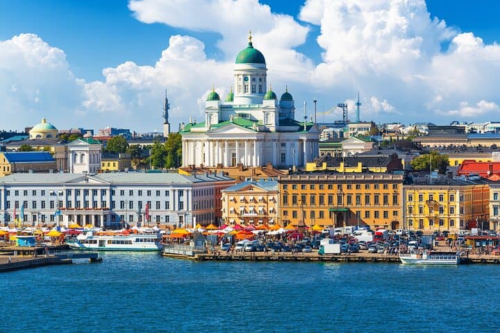 Private Helsinki Airport Transfer with 1-Hour City Highlights