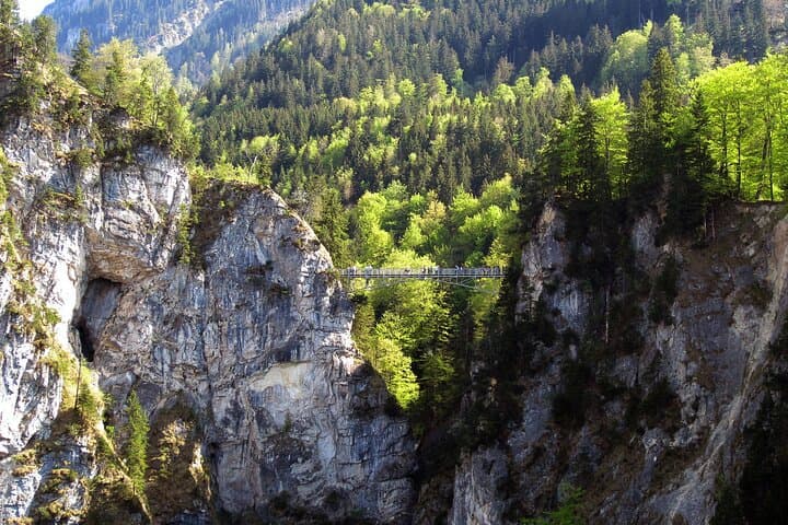 Excursion privée d'une journée à Neuschwanstein et Linderhof au départ de Munich image 3
