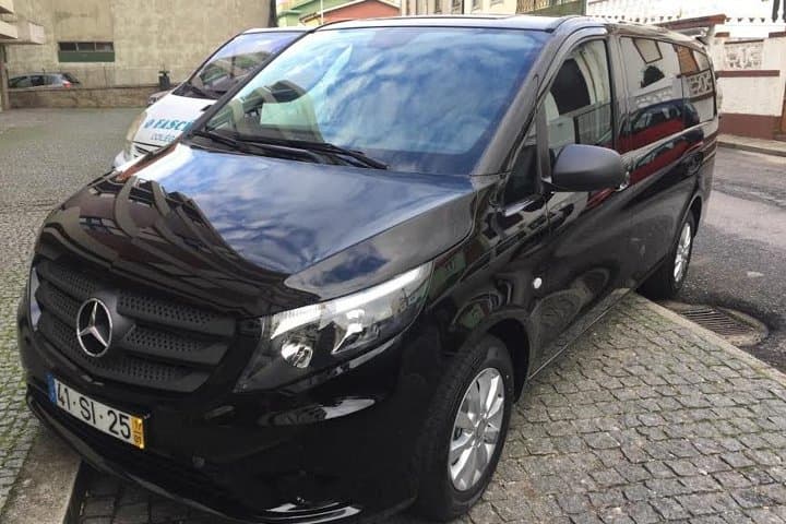 Private transfer from Porto airport to Porto and Gaia hotels image 3