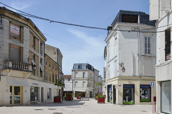 Descubra el patrimonio de Cognac en un tour privado desde Burdeos
