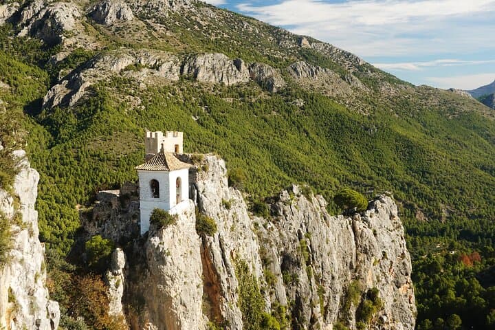 Alicante : visite privée de Guadalest, des chutes d'Algar et du vignoble image 4