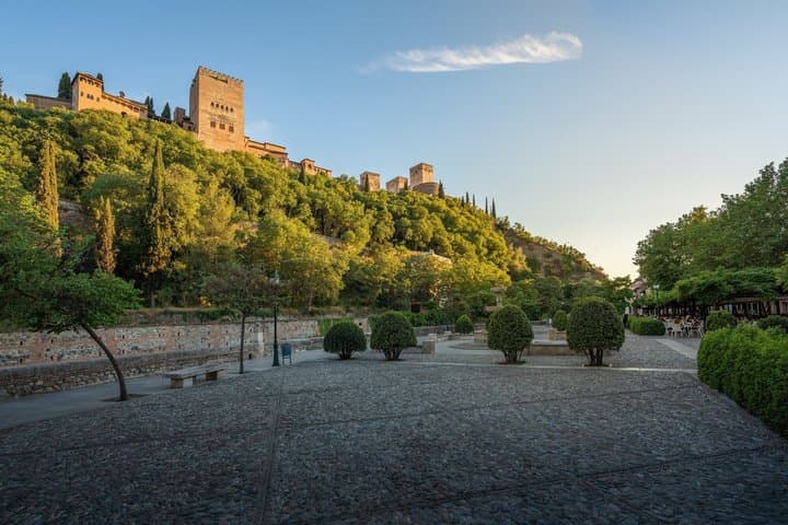 Passeio privado al atardecer en Granada con vistas al Albaicín y al Sacromonte imagen 6