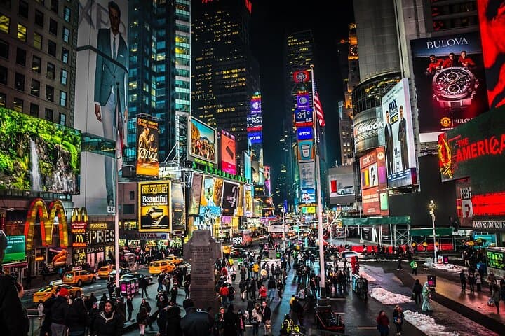 Explore famous Manhattan landmarks on a private tour image 3