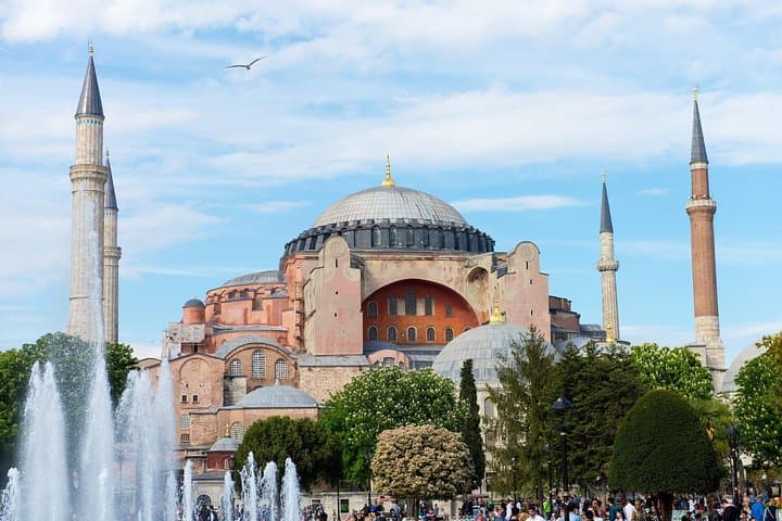 Visite privée d'Istanbul : journée complète de monuments et de joyaux locaux image 5