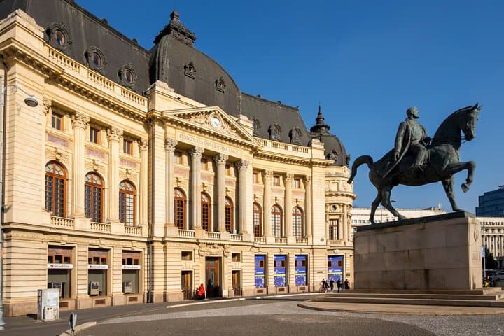 Explorez l'histoire et la culture de Bucarest lors d'une visite privée image 4