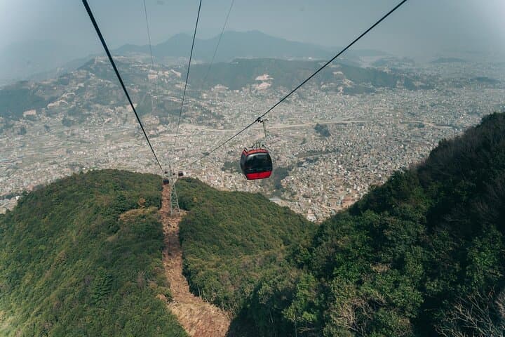 Passeio privado al teleférico de Chandragiri Hills y al templo de los monos imagen 3