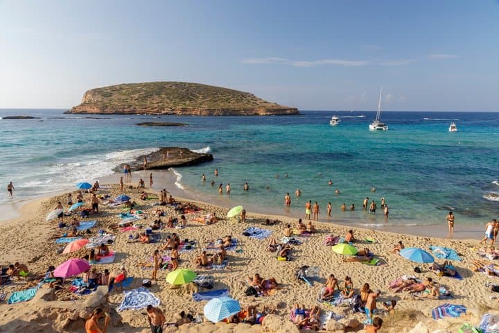 Tour privado por las playas de Ibiza en Cala Comte Cala Bassa y más imagen 5