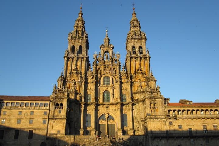 Visite privée de Saint-Jacques-de-Compostelle et de la cathédrale de Porto image 2