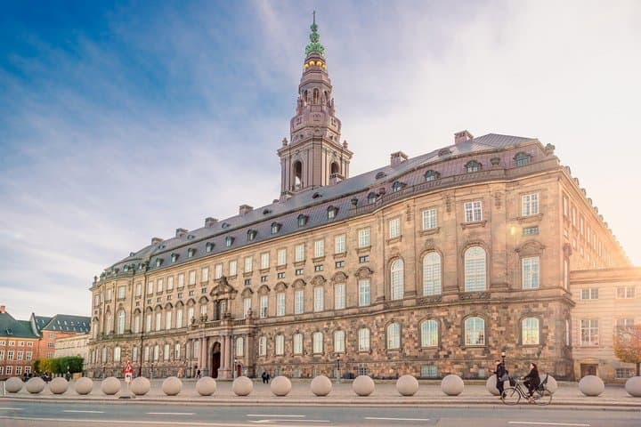Tour privado por la ciudad de Copenhague Nyhavn y palacios y lugares emblemáticos imagen 6