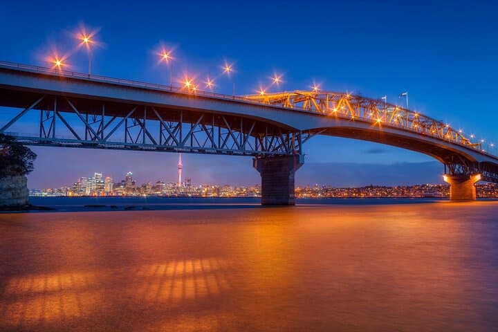 Tour privado al atardecer en Auckland: costas, vistas y magia dorada desde Airbnb Las Canas Residences foto 2