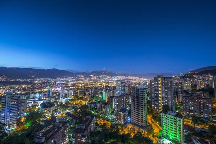 Visite nocturne privée de Medellin avec lumières et vues de la ville