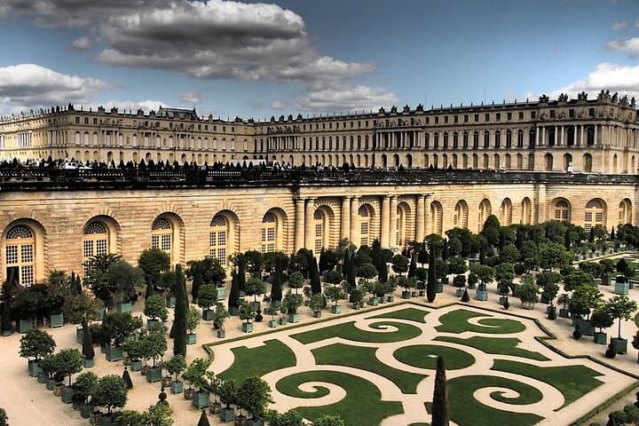 Private Paris Airport Transfer and City Sightseeing Tour image 3