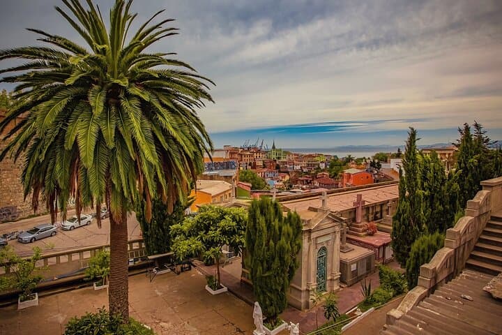 Tour Privado de Santiago a Valparaíso y Valle del Vino de Casablanca desde Airbnb Playa Turquesa Ocean Club