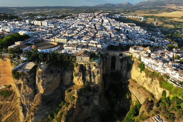 Tour privado de un día a los Pueblos Blancos y Ronda desde Sevilla imagen 1