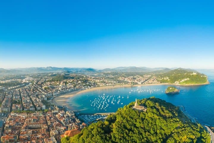 Excursión privada de un día a San Sebastián y la costa vasca desde Bilbao
