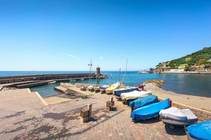 Excursion privée d'une journée à Gênes dans les villages de Camogli et Recco Riviera image 2