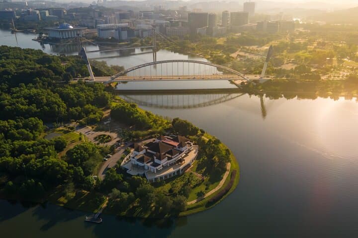 Tour privado desde Kuala Lumpur: lagos Putrajaya y Mezquita Rosa imagen 5
