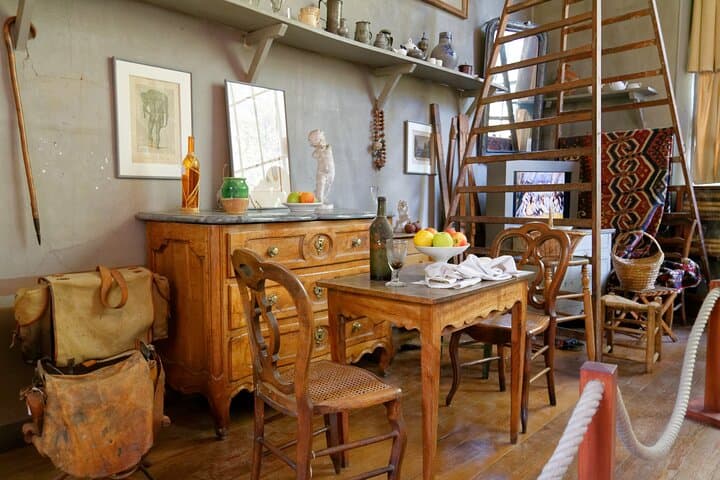Explore Cézanne's studio with private car and guide image 6