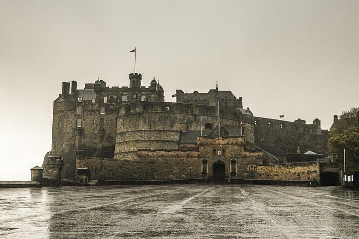 Edinburgh Historical and Panoramic Express Private Tour image 4