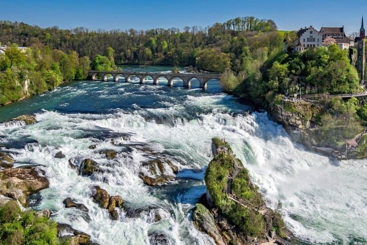 Excursión privada de un día a las cataratas del Rin en Zúrich imagen 6