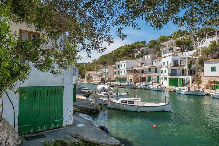Excursion d'une journée à Palma de Majorque, à la plage d'EsTrenc et aux villages de Santanyí image 4